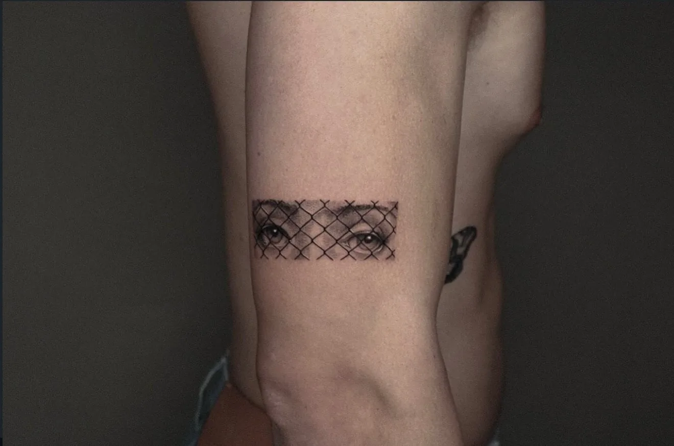 blackwork tattoo, armband on the arm